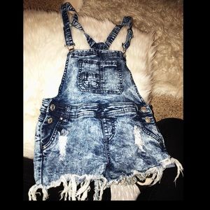 Overall denim shorts!